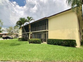 10026 Winding Lake Rd in Sunrise, FL - Foto de edificio - Building Photo