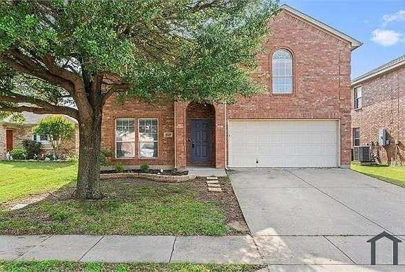 10449 Hideaway Trail in Fort Worth, TX - Building Photo