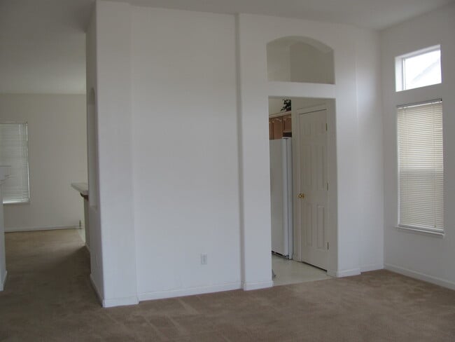 930 Desert Breeze Way in Fernley, NV - Building Photo - Building Photo