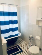 1037 W 73rd St in Los Angeles, CA - Building Photo - Building Photo