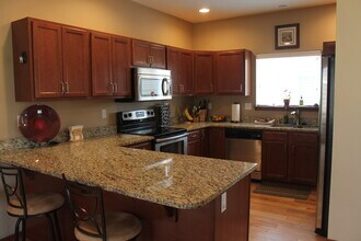 341 Holland Ave in Bellingham, WA - Foto de edificio - Building Photo