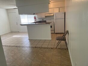 26 Nedra Ct, Unit Nedra court in Sacramento, CA - Building Photo - Building Photo