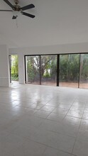 8273 NW 36th St in Sunrise, FL - Building Photo - Building Photo