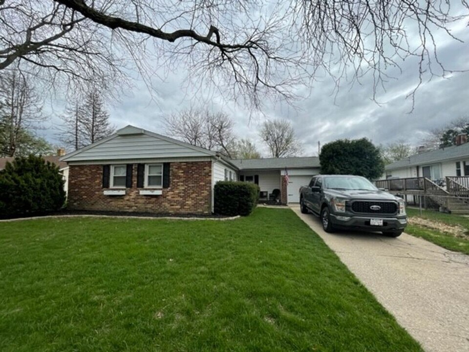 1903 W William St in Champaign, IL - Building Photo