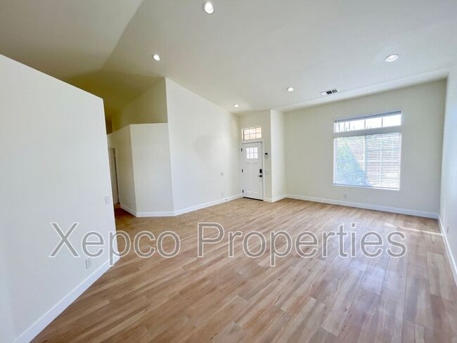 68450 Pasada Rd in Cathedral City, CA - Foto de edificio - Building Photo