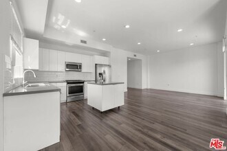 1215 S Bedford St in Los Angeles, CA - Building Photo - Building Photo