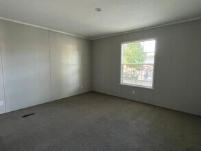 5181 Tokay Dr in Flint, MI - Building Photo - Building Photo
