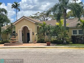 2640 S University Dr in Davie, FL - Building Photo - Building Photo