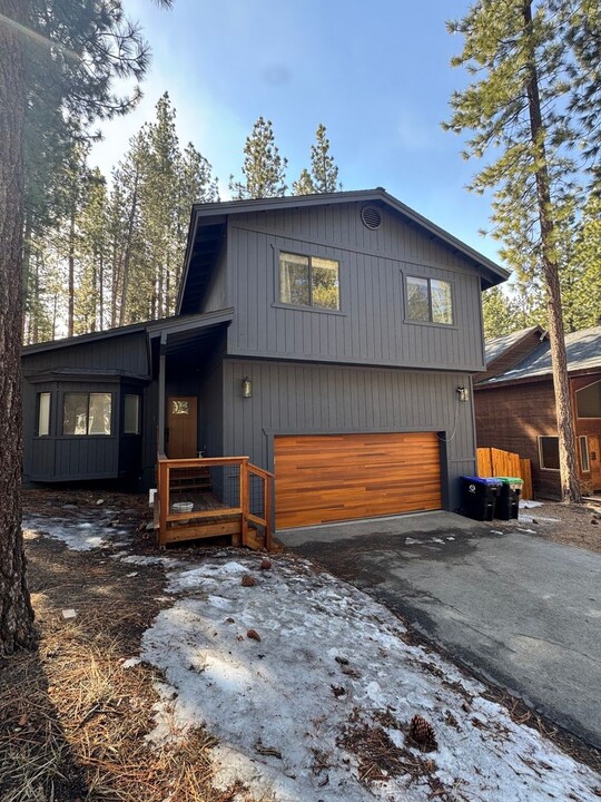 3476 April Dr in South Lake Tahoe, CA - Building Photo