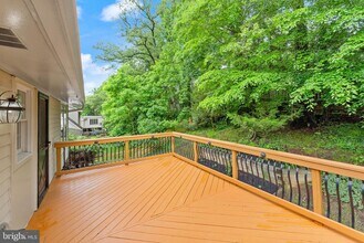 2660 Oakton Glen Dr in Vienna, VA - Building Photo - Building Photo