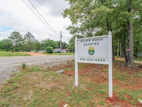 16 Cameron Cir in Muscle Shoals, AL - Building Photo - Building Photo