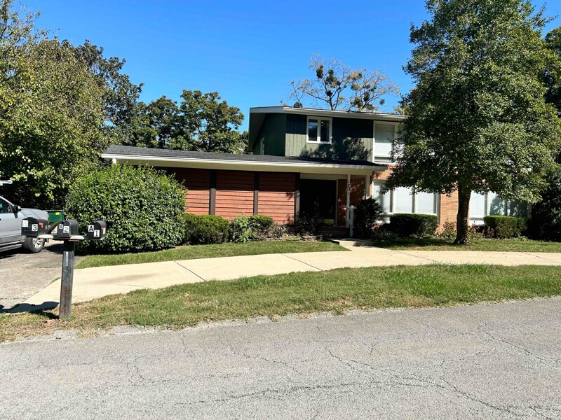 1201 Old Cannons Ln-Unit -1 in Louisville, KY - Building Photo