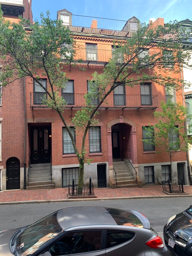 43 Hancock St, Unit 3 rd floor