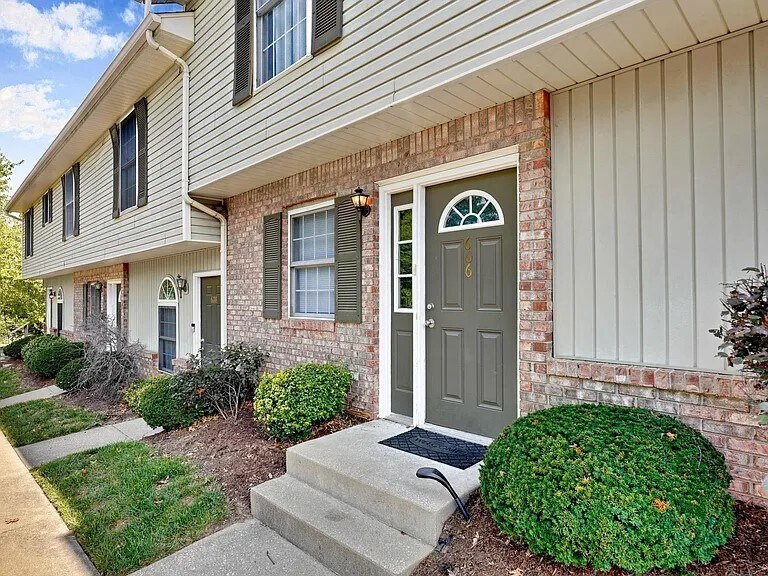 606 E Sherwood Hills Dr in Bloomington, IN - Building Photo