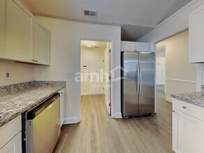 1954 Waccamaw Path in Winston-Salem, NC - Foto de edificio - Building Photo