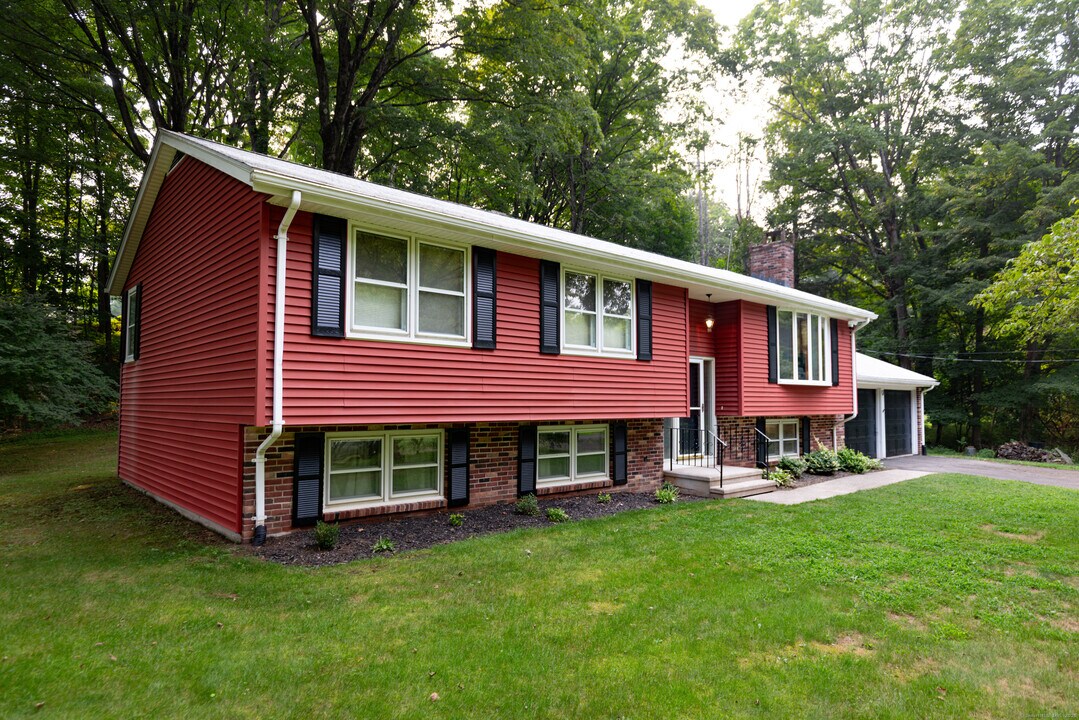 45 Renshaw Rd in Hamden, CT - Building Photo