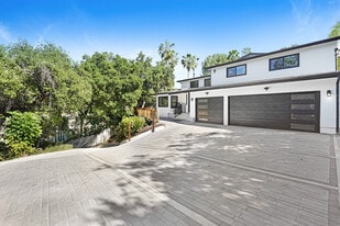 4611 Louise Ave in Encino, CA - Building Photo