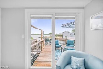 70 Emily Ln in Fort Myers Beach, FL - Foto de edificio - Building Photo