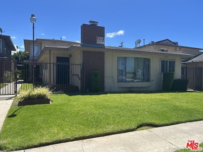 property at 10432 Crenshaw Blvd