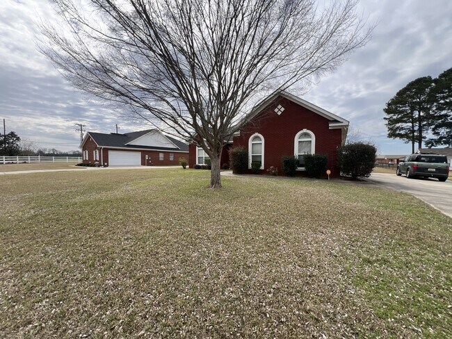 103 Lakeside Dr in Dothan, AL - Building Photo - Building Photo