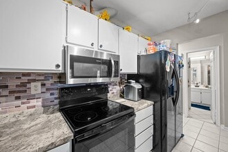 1579 Crescent Pointe Ln in Virginia Beach, VA - Building Photo - Building Photo