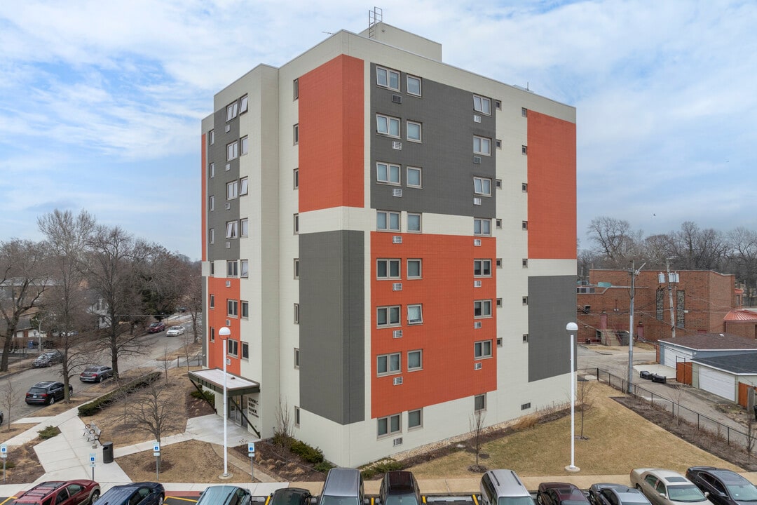 Edwin Berry Manor in Chicago, IL - Building Photo