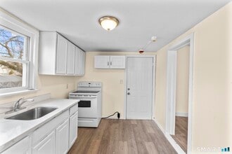 313 High St in New Britain, CT - Foto de edificio - Building Photo