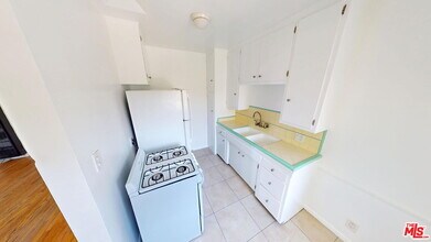 110 S Rampart Blvd in Los Angeles, CA - Building Photo - Building Photo