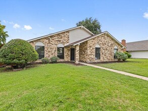 3404 Newkirk Dr in Plano, TX - Foto de edificio - Building Photo