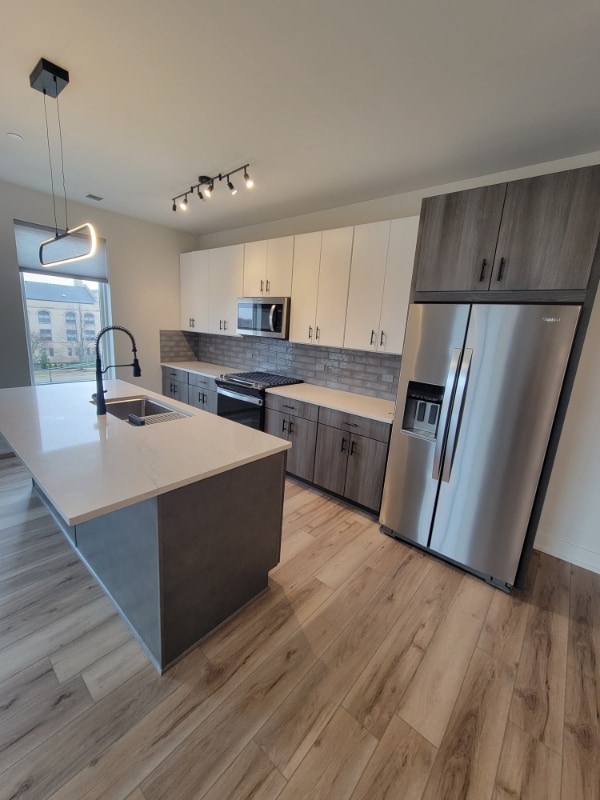 302 W Liberty Dr-Unit -405 in Wheaton, IL - Building Photo - Building Photo