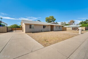 10424 N 38th Dr in Phoenix, AZ - Building Photo
