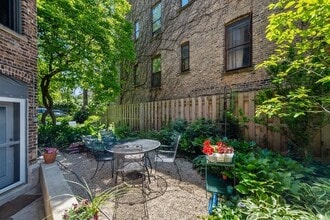 2040 N Hoyne Ave in Chicago, IL - Building Photo - Building Photo