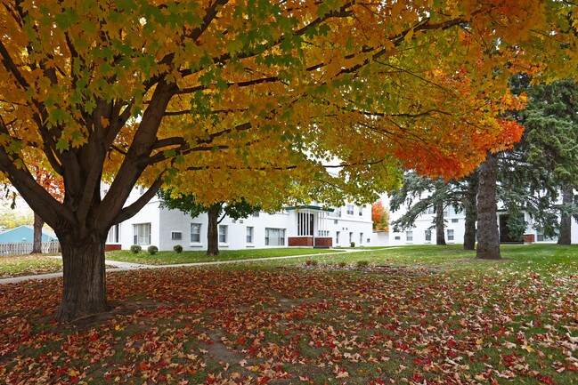 Kenwood Manor Apartments in Sioux Falls, SD - Building Photo - Building Photo