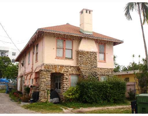 652 NE 83rd Ln in Miami, FL - Building Photo - Building Photo