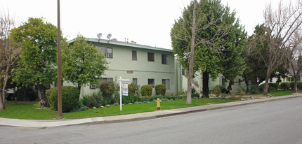 405-425 N Cambridge Ave in Claremont, CA - Building Photo - Building Photo