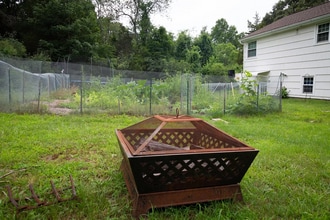 60 North Ave in Weston, MA - Foto de edificio - Building Photo