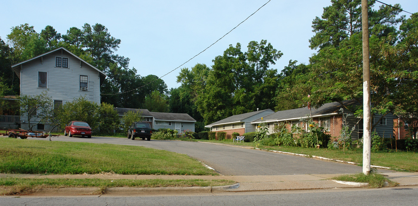 2817 Wade Ave in Raleigh, NC - Building Photo