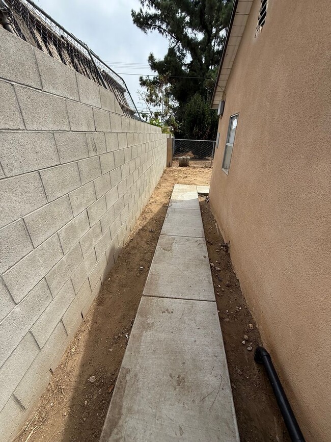 121 N 8th St in Banning, CA - Building Photo - Building Photo