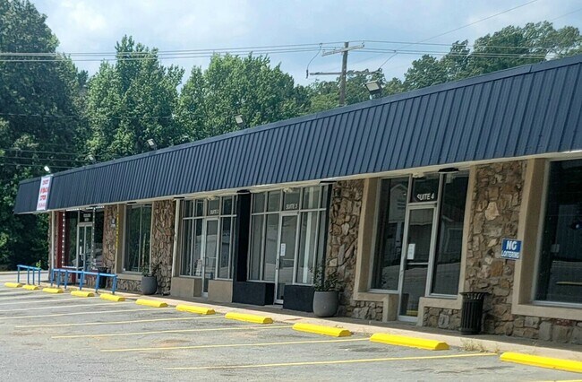 8700 Colonel Glenn Rd in Little Rock, AR - Building Photo - Building Photo