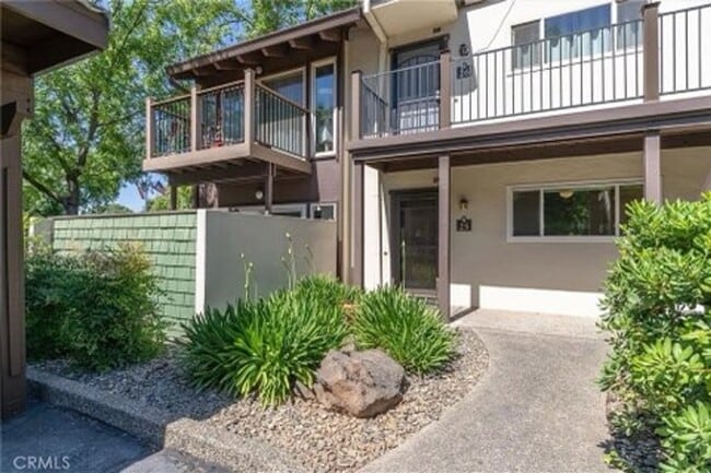 555 Vallombrosa Ave in Chico, CA - Building Photo - Building Photo