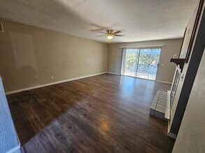 2610 Empire Ave in Brentwood, CA - Foto de edificio - Building Photo