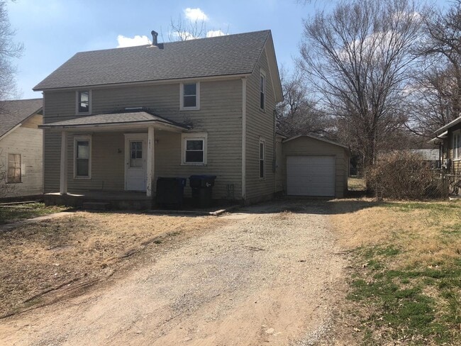 property at 1611 N Poplar St