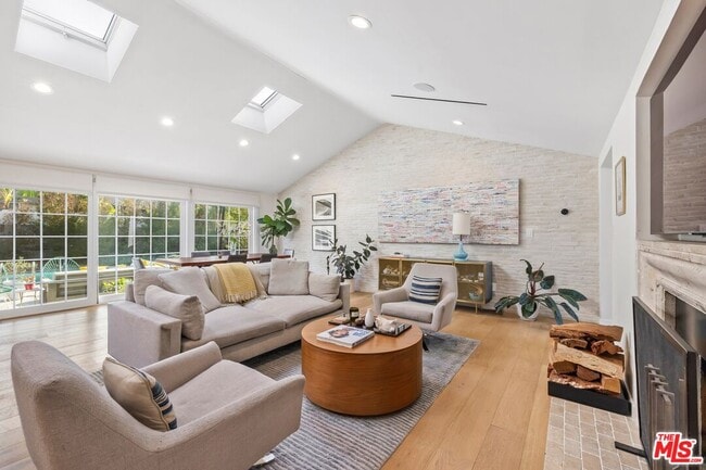 9418 S 10th Ave in Inglewood, CA - Building Photo - Building Photo