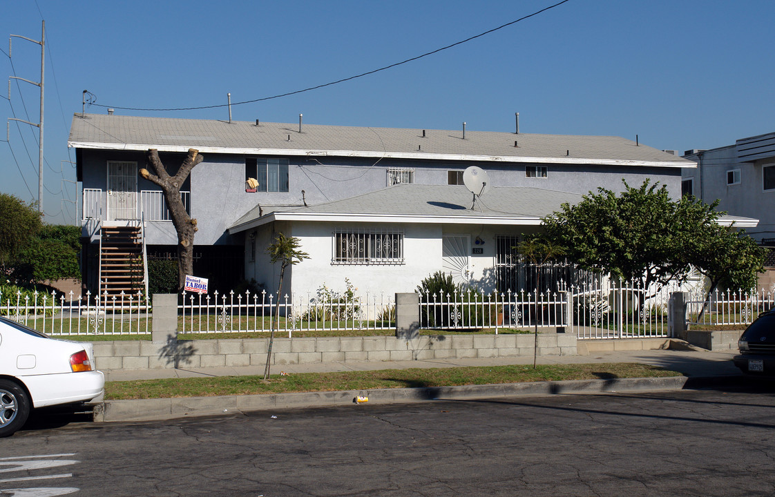 229 W Buckthorn St in Inglewood, CA - Building Photo