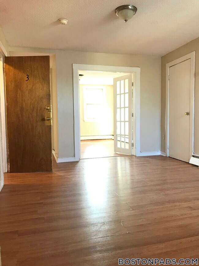 247 Bennington St in Boston, MA - Foto de edificio - Building Photo