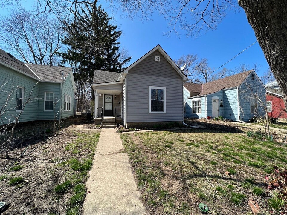 412 S Hocker Ave in Independence, MO - Building Photo