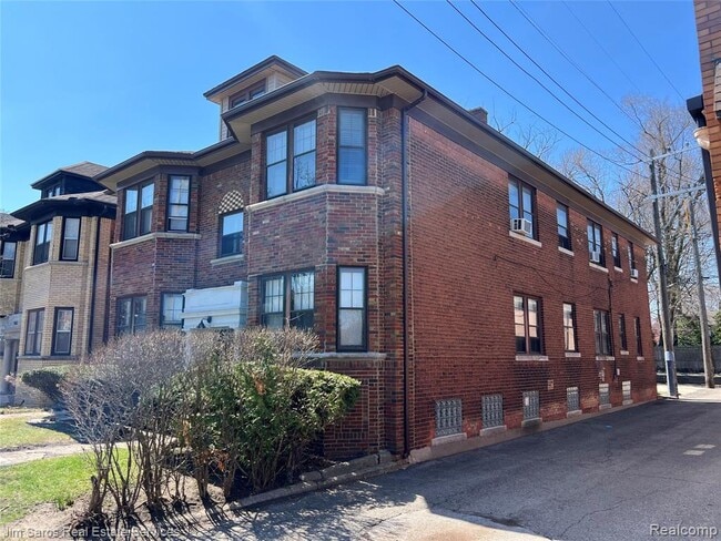 987 Beaconsfield Ave, Unit 2S in Grosse Pointe Park, MI - Building Photo - Building Photo