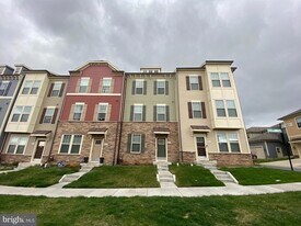 8612 Shady Pines Dr in Frederick, MD - Building Photo