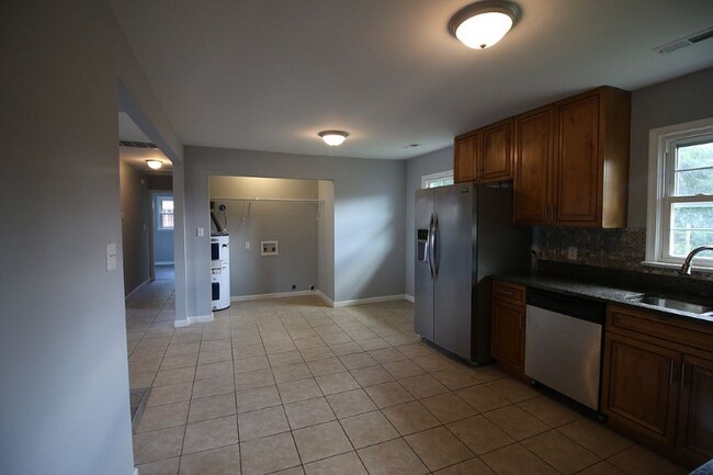 1262 W Ocean View Ave in Norfolk, VA - Foto de edificio - Building Photo