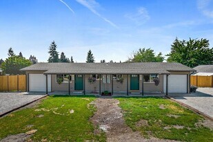 1728 115th St S in Parkland, WA - Building Photo